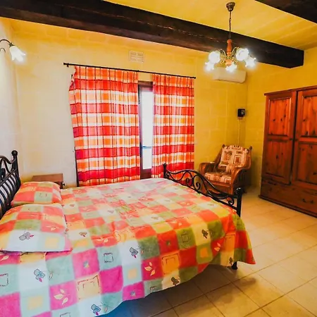 Getaway With Private Pool * Sannat