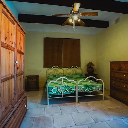 Villa Getaway With Private Pool *